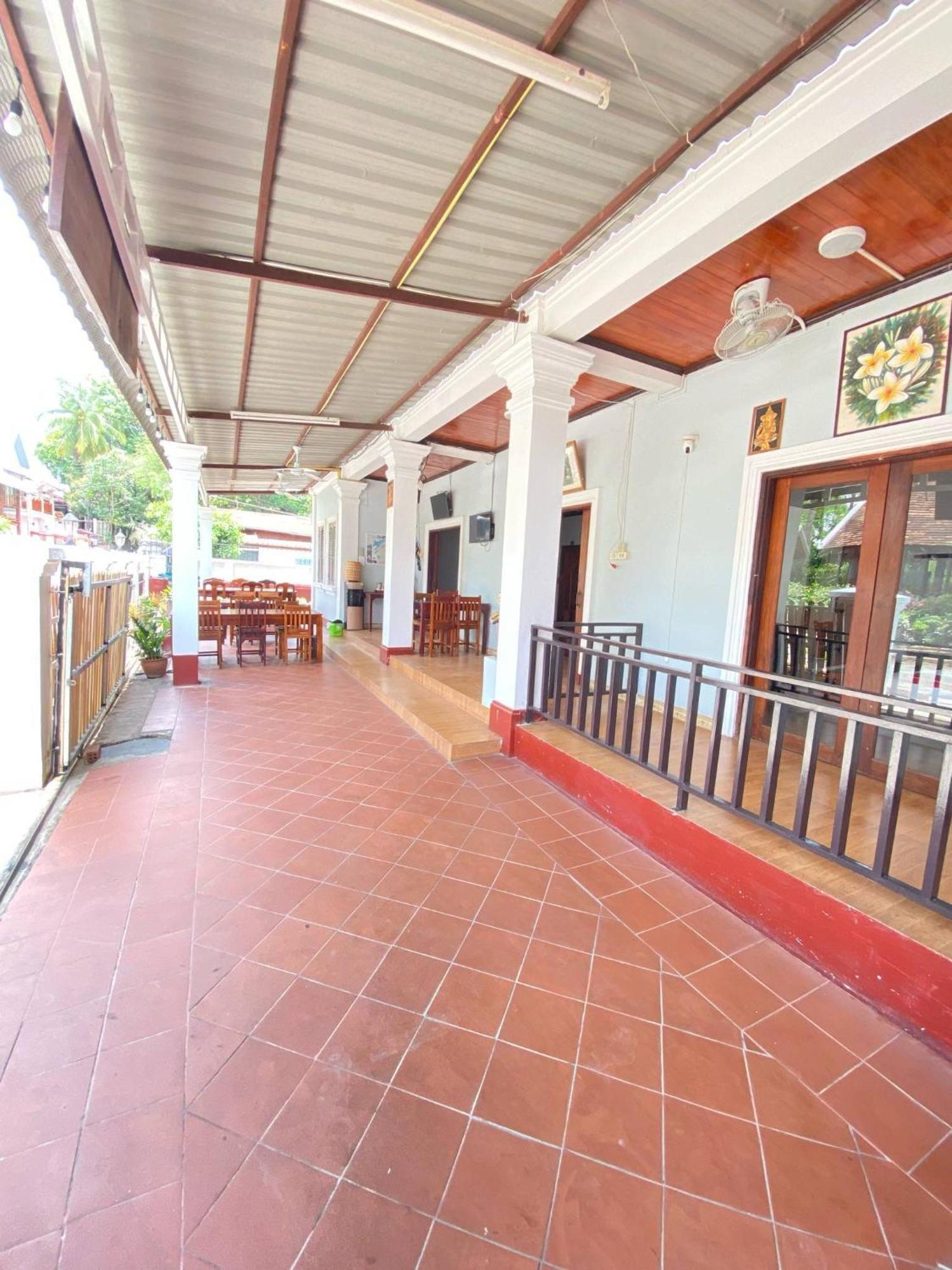 Singharat Boutique House Bed and Breakfast Λουάνγκ Πραμπάνγκ Εξωτερικό φωτογραφία